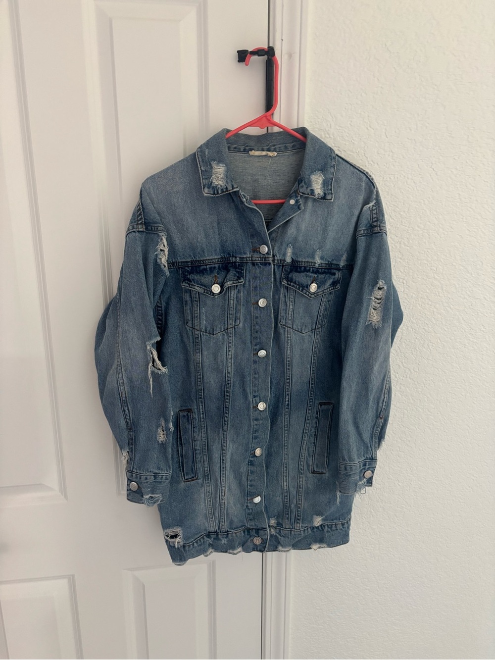 essue Distressed Light Blue Women's Denim Jacket oversized small